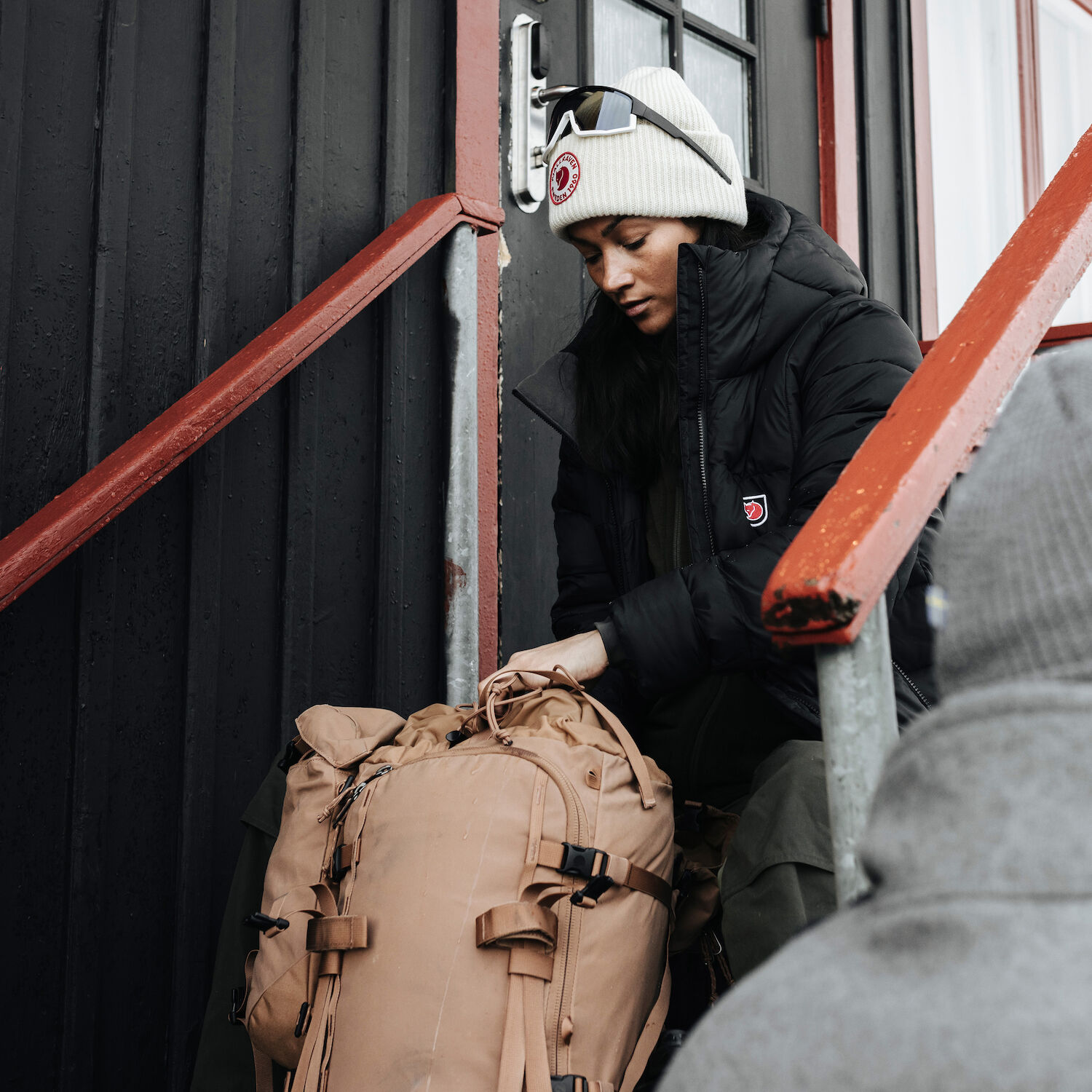 Fjallraven_26_ExpeditionMidWinterJacket_W_Black_Balast