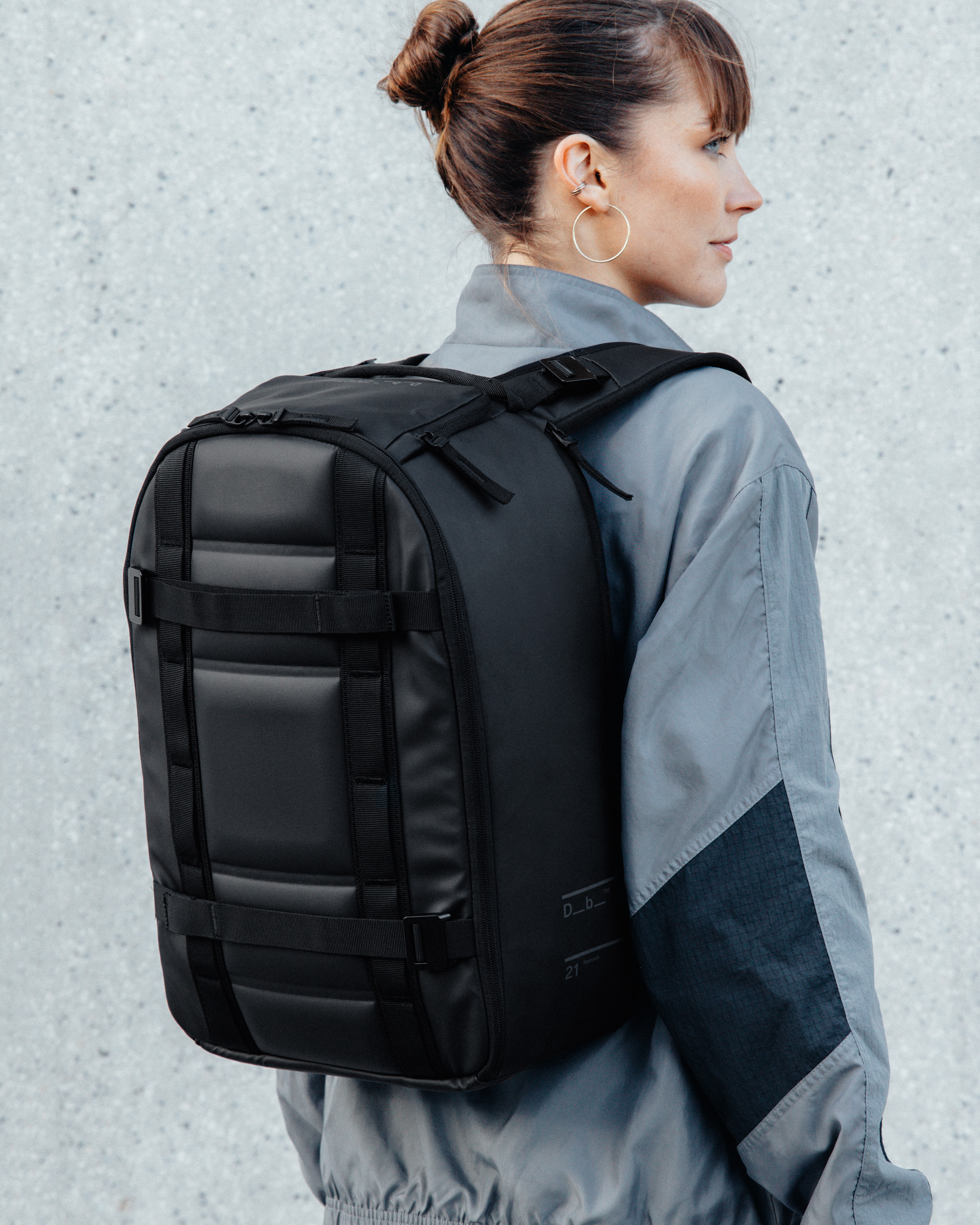 Ramverk Backpack 21L Black On Person 2