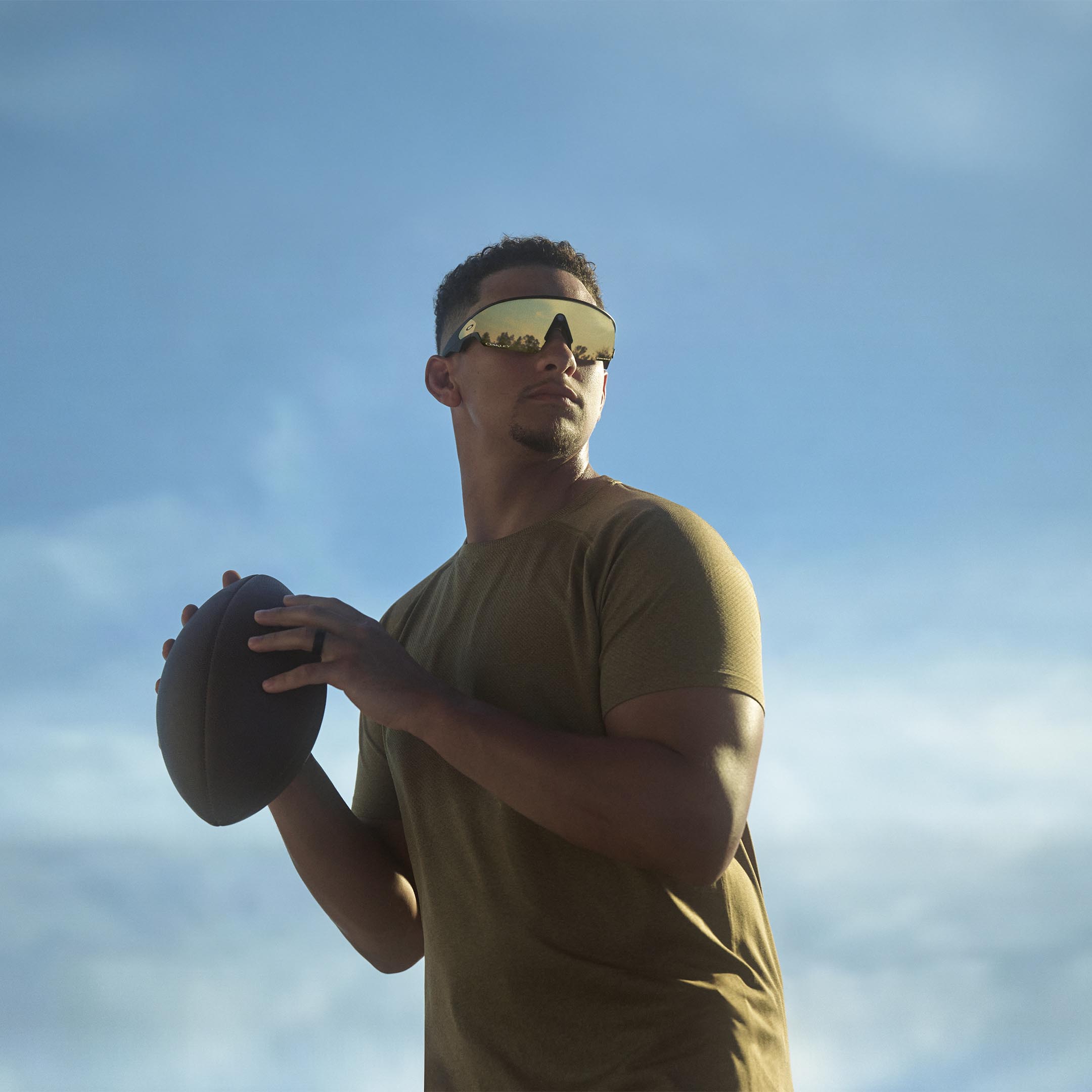 PATRICK MAHOMES WEARING OAKLEY META VANGUARD