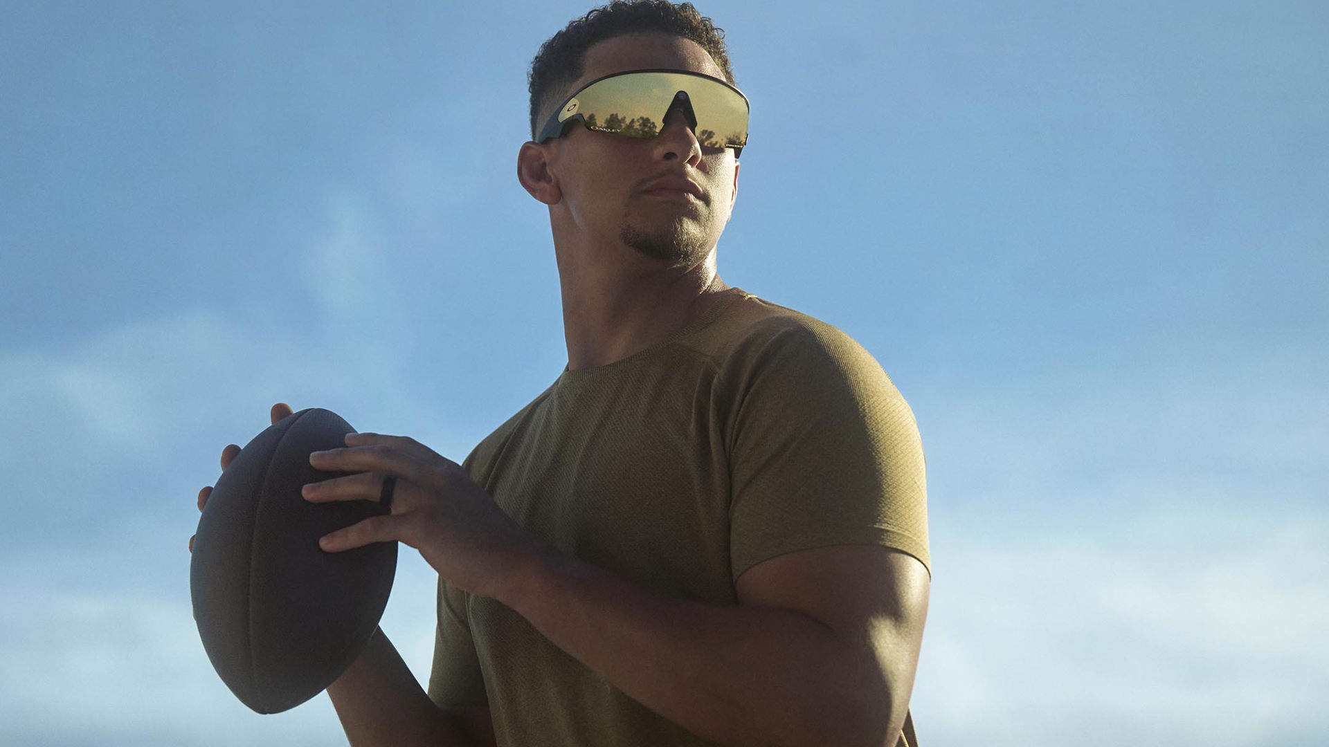 PATRICK MAHOMES WEARING OAKLEY META VANGUARD